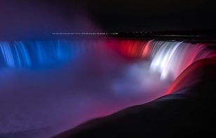 Ниагарский водопад окрасился в цвет «Монреаля» в знак поддержки команды