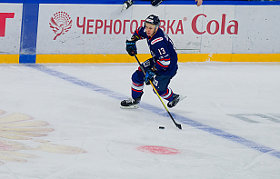 Шайба Валентина Демченко помогла ЦСК ВВС одолеть «Барс». Максим Глинский отметился голевой передачей в победном матче «Ижстали»