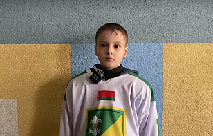 Артур Литвинович: мне очень нравится, мы вместе с друзьями занимаемся хоккеем. Я уже сыграл на четырех турнирах