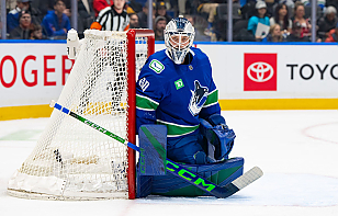 «Ванкувер» всухую обыграл «Анахайм», Никита Толопило отразил все 32 броска, одержал третью победу в сезоне и был признан первой звездой матча