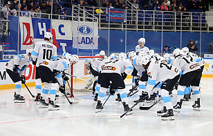 Пятерки остались без изменений, на последнем рубеже Василий Демченко сменил Зака Фукале. Состав минского «Динамо» на матч с «Торпедо»