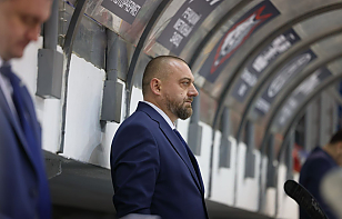 Александр Супрун: в головах хоккеистов сидела какая-то недооценка, хотя в прошлом туре соперник обыграл «Ястребов». Предупреждали ребят, говорили об этом. Видимо, не услышали