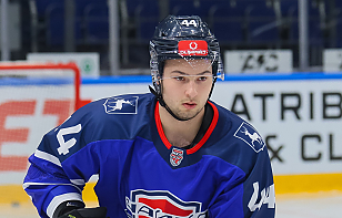 Шайба Александра Яценко в овертайме принесла победу «Чайке», Павел Гаврилович отметился голевой передачей в матче с «Белыми медведями»