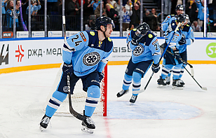 Максим Сушко забросил вторую шайбу в сезоне, а его «Сибирь» обыграла «Ак Барс»