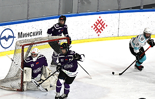 «Цитадель» забросила 5 безответных шайб лидеру Женской лиги, Комиссарова оформила шатаут, у Каноник и Кошелевой – по 2 гола, у Самсоновой – 3 ассиста