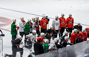 Хоккеисты «Немана» провели двусторонку: «красные» обыграли «черных»