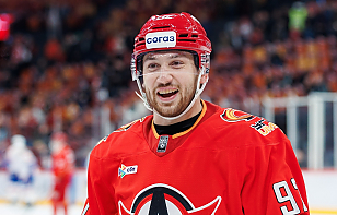 Роман Горбунов забросил шайбу, но его «Автомобилист» завершил борьбу за Кубок Гагарина