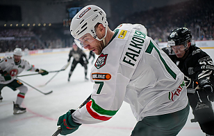 Степан Фальковский на «Минск-Арене» огорчил «Динамо». Белорус заработал ассист и помог «Ак Барсу» повести в серии 1/4 финала плей-офф КХЛ