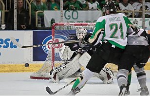 WHL. Результативная игра Протаса не помогла «Принцу Альберту» оформить чемпионство