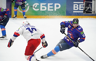 Иван Курдин и Владислав Буйко забросили по 2 шайбы, «Славутич» выстоял в нервной концовке и удержал победу в игре с «Локомотивом» в Орше