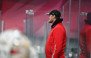 Андрей Колосов: мы стараемся находить что-то новое. Сегодня была нехватка защитников, отправили туда нападающего. Выкручиваемся, будем работать над этим