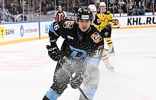 Khl.ru: Даниил Криштофик здорово играл в МХЛ, в минувшем сезоне получил закалку в Экстралиге, а в сентябре сыграл первые минуты на высшем уровне