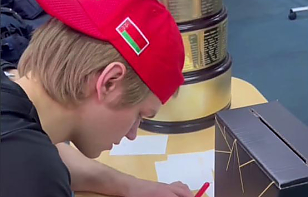 «Станислав Кучкин больше всего влиял на результат своей команды». Хоккеисты «Металлурга» проголосовали за лучшего игрока сезона