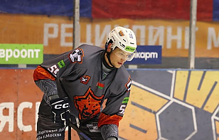 Егор Пучков: кому-то нравится голы забивать, а мне – силовые приемы. Это тоже важная часть хоккея, которая нравится зрителям и заводит команду