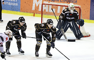 «Белсталь» одержала первую победу над «Ястребами» в полуфинальной серии, Данила Исаенко оформил шатаут, у Владислава Самченко – дубль