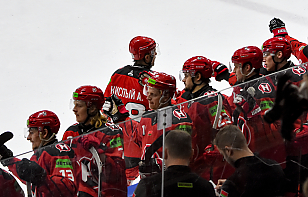 «Неман» забросил шесть шайб «Локомотиву» и забронировал место в плей-ин