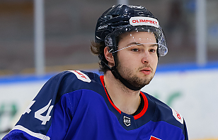 Александр Яценко – о дебюте в ВХЛ: классные впечатления, новый опыт. Поначалу немного было непривычно, но парни помогли войти в игру