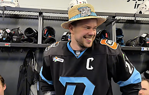 Матч юбиляров и шляпа для кэпа. Победная раздевалка «Динамо-Минск» после победы в матче с ЦСКА