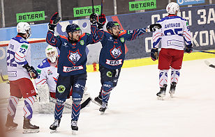 «Металлург» впервые оформил чемпионский титул на домашнем льду