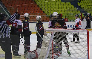 «Бобруйск-2» забросил 12 шайб «Гомелю-2», «Юниор» уступил юношеской сборной