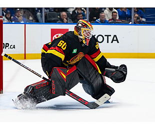 «Ванкувер» вызвал Никиту Толопило из АХЛ