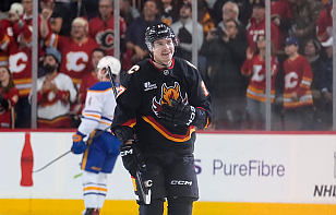 Егор Шаранговича признали лучшим игроком матча против «Баффало» в раздевалке «Калгари»