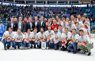 Награждение сборной Беларуси серебряными медалями