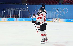 Женские сборные Канады и России провели матч на Олимпиаде-2022 в медицинских масках