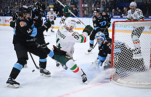 Минское «Динамо» дважды отыграло 2 шайбы и вышло вперед за 70 секунд до конца 3-го периода, но уступило «Ак Барсу» в овертайме в 1000-м матче Андрея Стася