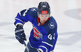 «Чайка» победила «Снежных Барсов», Александр Яценко забросил шайбу и отдал ассист