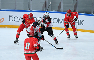 Сборная Беларуси U15 (красные) обыграла команду Школы им. Р. Салея U16, сборная Беларуси U15 (белые) уступила «Динамо-Джуниверс» U16