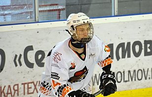 Артем Гуменюк забросил первую шайбу в составе «Амурских тигров»