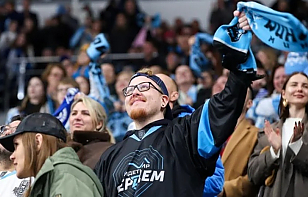 «Атмосфера на матчах в Минске может превратить вас в хоккейного болельщика». Фанат из США Калеб Мардин живет в Беларуси и поддерживает минское «Динамо»