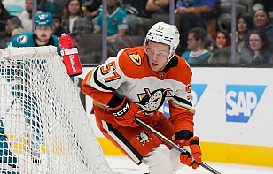 Егор Сидоров отметился заброшенной шайбой за «Анахайм» в предсезонном турнире новичков НХЛ 