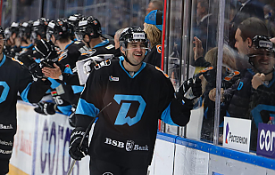 Сэм Энас: Вадим Мороз играет на хорошем уровне и провел приличное количество матчей. У него большое будущее