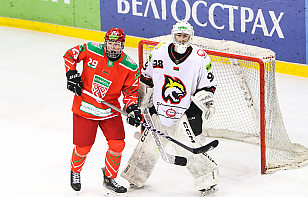 Артем Шатерник: мы играли в три звена, поэтому физически было тяжело, и для нас особенно важно было выходить на короткие смены – чтобы сохранять темп и свежесть