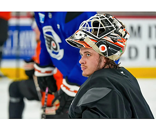 «Филадельфия» по буллитам уступила «Рейнджерс», экстренно вызванный в НХЛ Алексей Колосов провел матч бэкапом