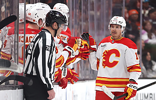 Шайба Егора Шаранговича не спасла «Калгари» от поражения в матче с «Анахаймом»