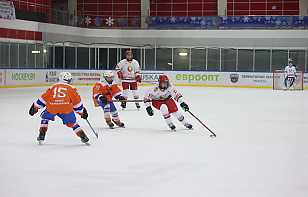 Сборная Беларуси, забросив 12 безответных шайб, разгромила сверстников из Южного ФО на «Территории хоккея U14» в Минске