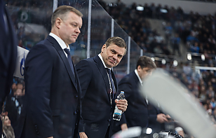 Дмитрий Квартальнов: поздравление от мамы? Это была очень приятная вещь, едва не поплыл. Нечасто маму увидишь, она у меня в далеком Воскресенске