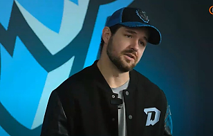 Ксавье Уэлле в рубрике «Что у меня в телефоне»: самый известный человек в контактах? Андрей Стась!