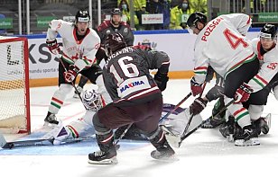 Сборная Латвии разгромила венгров, забросив восемь шайб за период, датчане оформили 11 голов в ворота команды Южной Кореи