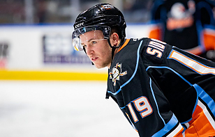 17-й гол Егора Сидорова в АХЛ: разобрался с обороной спин-о-рамой и забросил с неудобной