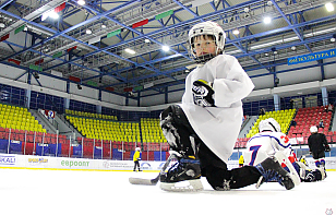 «Металлург» объявляет набор детей для занятий хоккеем