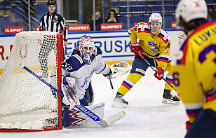 Снайпер Дмитрий Дагестанский. Вратарь «Торпедо-Горького» в матче с «Химиком» не только оформил шатаут, но и забросил шайбу!