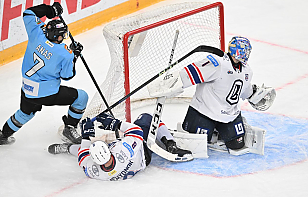 Минское «Динамо» не сумело взломать оборону «Лады» и впервые в сезоне не забросило ни одной шайбы