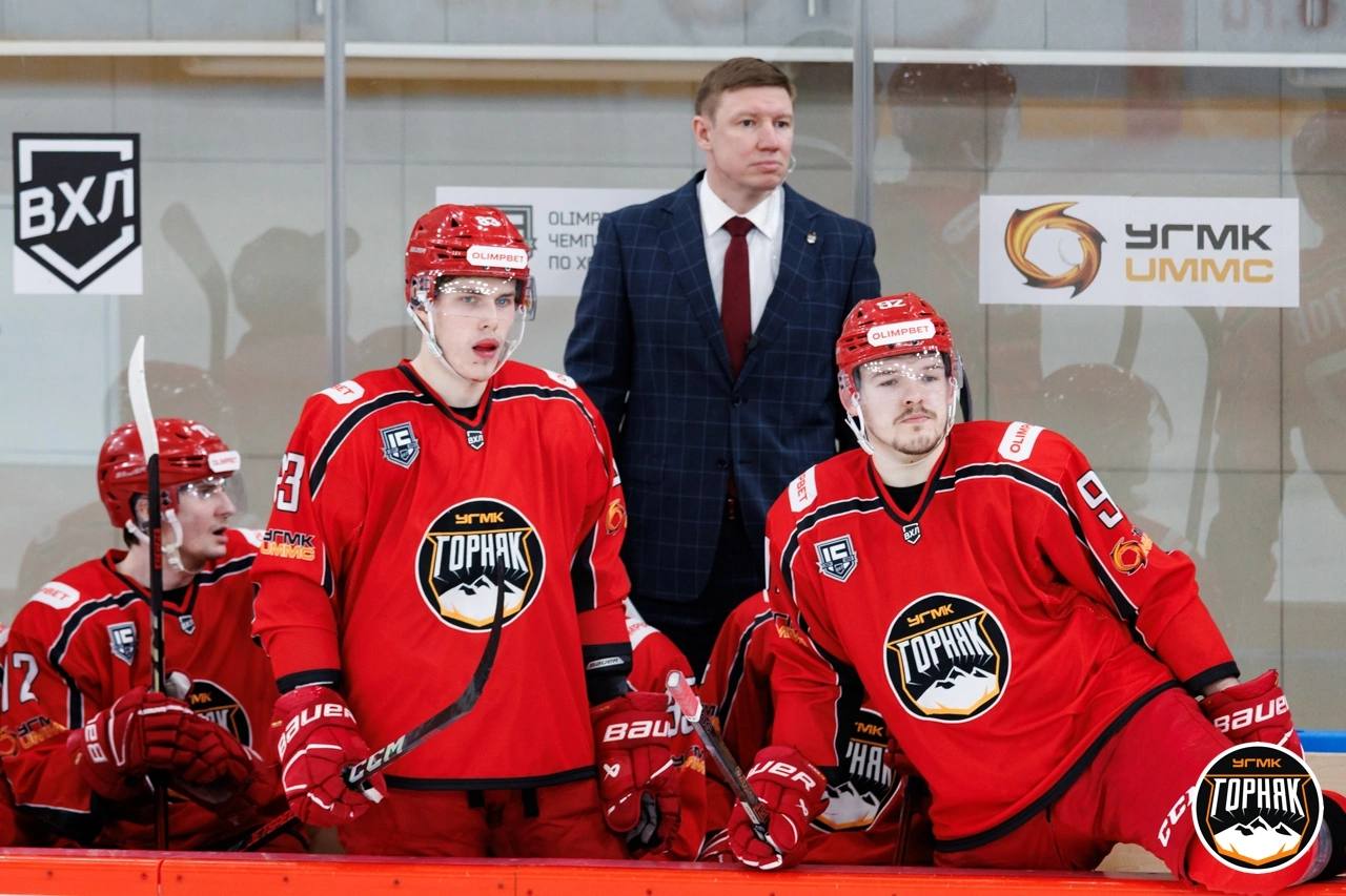 Даниил Карпович (слева)