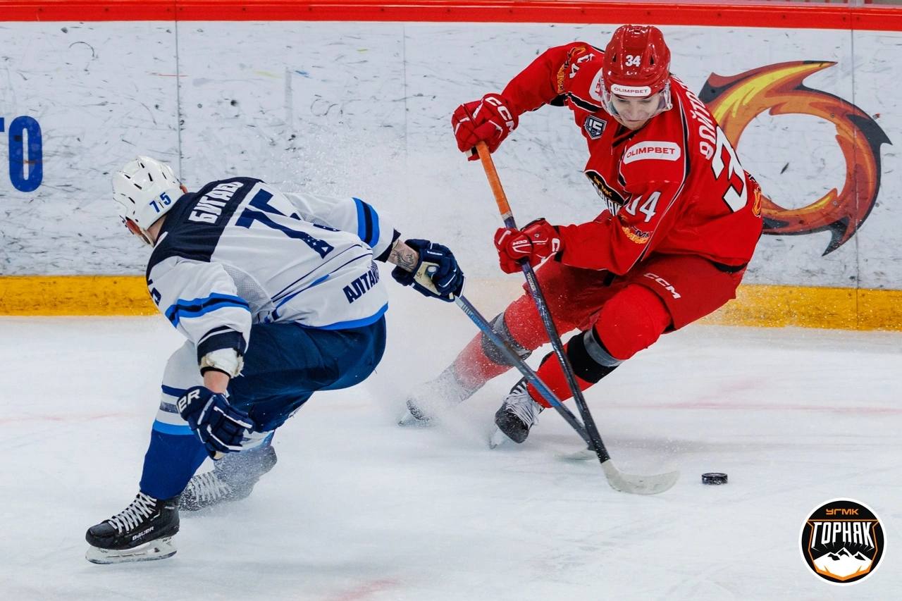 Максим Войтович (справа)