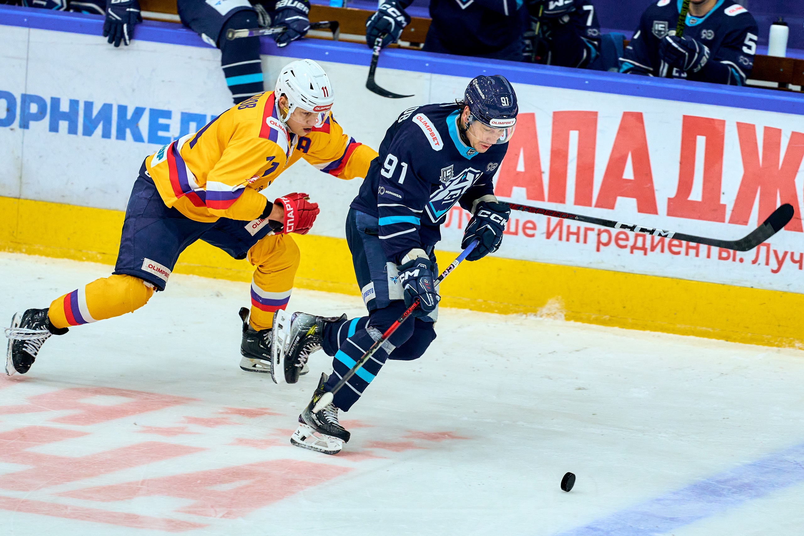 Егор Чезганов (слева)