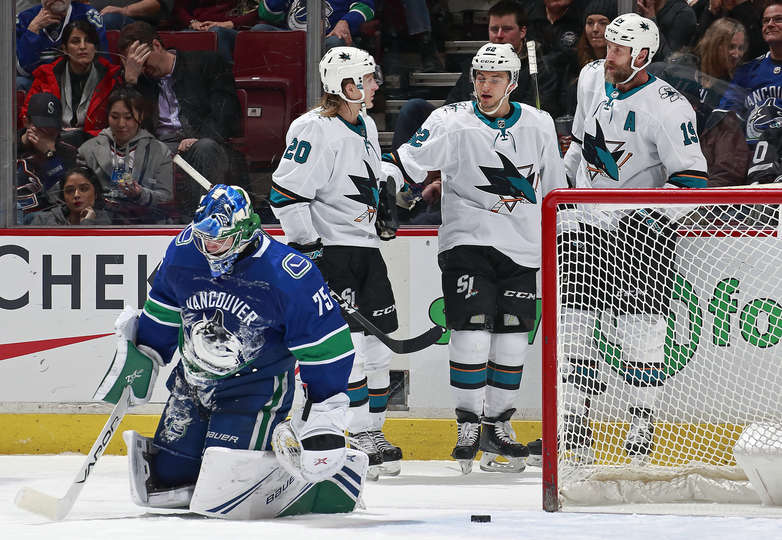 1098054836_slide.jpg 1098054836_slide.jpg